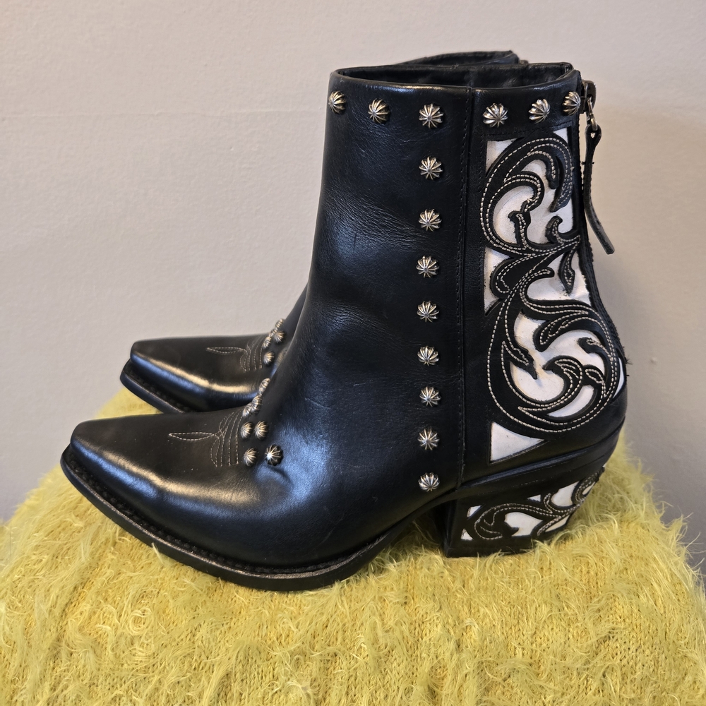 ARIAT Diva Black & White Leather Sexy Ladies Western Studs Ankle Boots Booties 8 - Picture 8 of 16